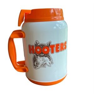 64oz Hooters Insulated Mug